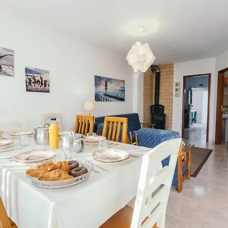 21 - Surf House Perfect Location Holiday home *